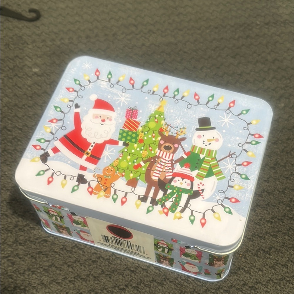 🟢10/$10 - Christmas themed tin